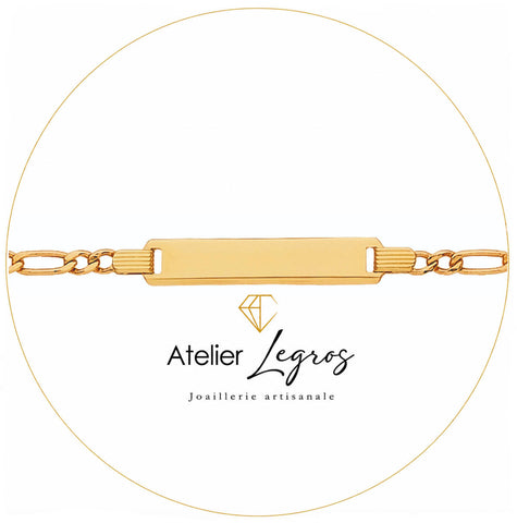 Gourmette personnalisée enfant ado bracelet prénom plaque rectangulaire diamantée biseautée maille Figaro Or jaune 18 carats