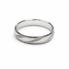 Bijou Alliance or blanc 18 carats ciselée et matée Mixte Homme & Femme joaillerie legros bijouterie