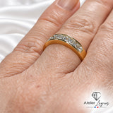 Alliance en or jaune 18 carats avec 7 diamants taille princesse sertis rail