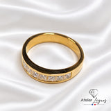 Alliance en or jaune 18 carats avec 7 diamants taille princesse sertis rail