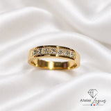 Alliance en or jaune 18 carats avec 7 diamants taille princesse sertis rail