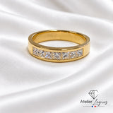 Alliance en or jaune 18 carats avec 7 diamants taille princesse sertis rail