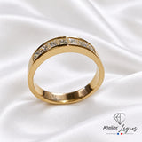 Alliance en or jaune 18 carats avec 7 diamants taille princesse sertis rail