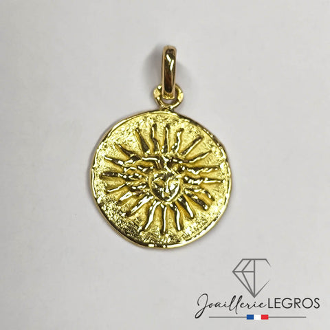 Bijou Médaille Soleil avec visage en or 18 carats joaillerie legros bijouterie