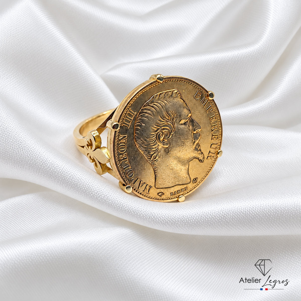 Bijou Bague louis d'or Napoléon homme : chevalière or fleur de lys joaillerie legros bijouterie