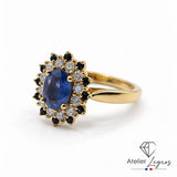 Bague marguerite saphir et diamants double entourage en or jaune 18 carats