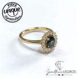 Bijou Bague entourage saphir teal et diamants en or jaune 18 carats joaillerie legros bijouterie