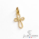 Bijou Pendentif croix en or jaune 18 carats petite croix délicate joaillerie legros bijouterie