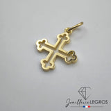 Bijou Petit croix carrée inspiration croix pattée en or - idéale pour un baptême joaillerie legros bijouterie