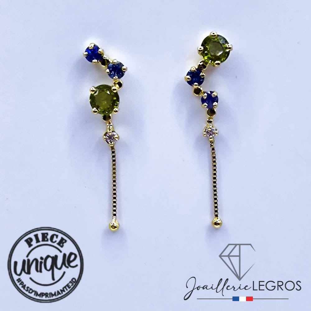 Bijou Boucles d’Oreilles Saphir en Or Jaune 18 Carats Saphirs Bleus, Saphirs Verts et Diamants « Dualité Divine » joaillerie legros bijouterie