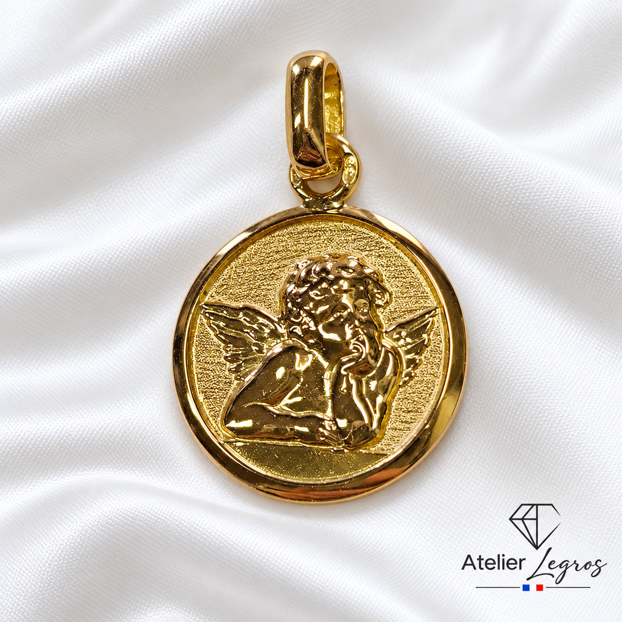Bijou Médaille ange or blanc 18 carats Baptême joaillerie legros bijouterie