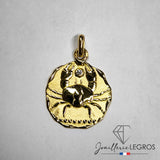 Bijou Médaille Cancer signe astrologique en or 18 carats joaillerie legros bijouterie