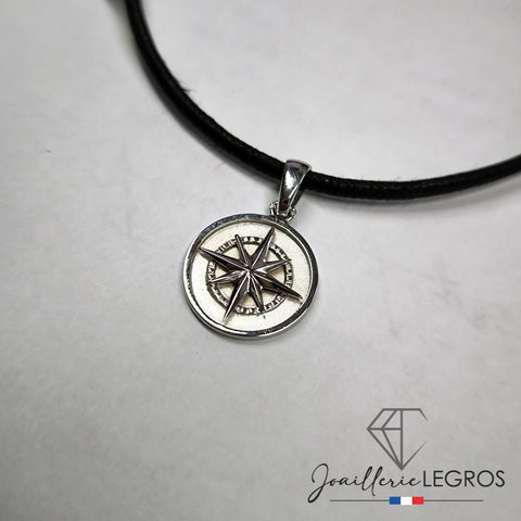 Pendentif en Or Jaune 18KT et Émail Rose des Vents - Pendentif Etoile Nautique - Collection Marine - Pendentif émaillé pour Homme et Femme - France Pendentif en Or Jaune 18KT et Émail Rose des Vents - Pendentif Etoile Nautique - Collection Marine - Pendentif émaillé pour Homme et Femme - France
