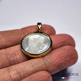 Bijou Médaille Vierge Marie en or 18 carats et nacre naturelle joaillerie legros bijouterie