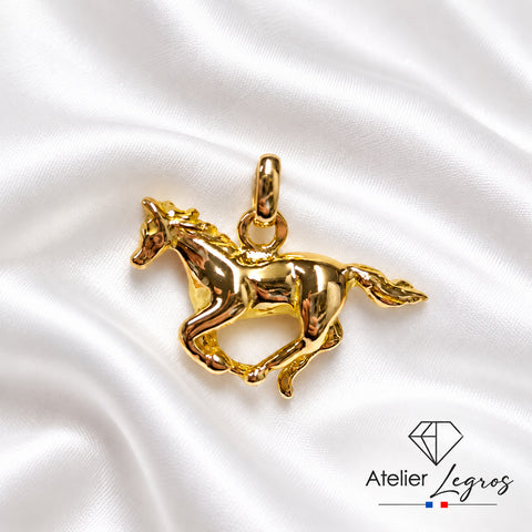 Pendentif cheval au galop en or jaune 18 carats