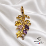 Bijou Pendentif fleurs en or jaune 18 ct avec diamants et trois saphirs roses violets joaillerie legros bijouterie