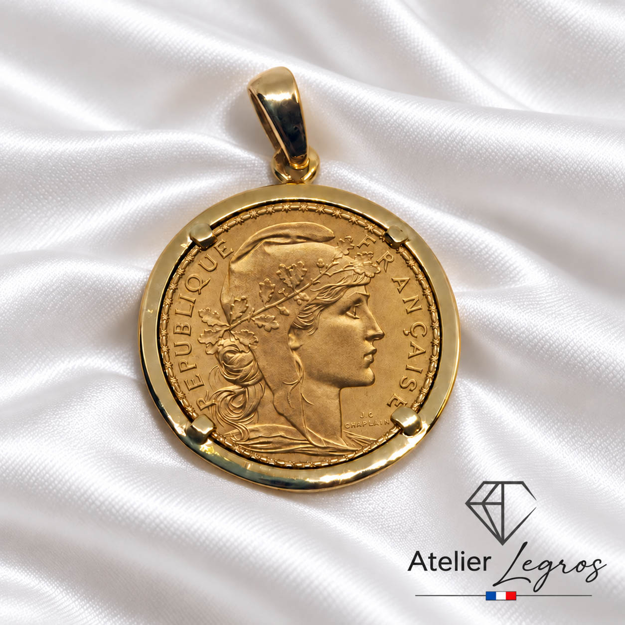 Bijou Pendentif Marianne en or 18 carats : pièce de monnaie joaillerie legros bijouterie