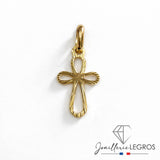 Bijou Pendentif croix en or jaune 18 carats petite croix délicate joaillerie legros bijouterie