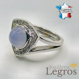 Bijou Bague triangulaire Calcédoine bleue et ses 23 diamants Or gris 18 carats joaillerie legros bijouterie