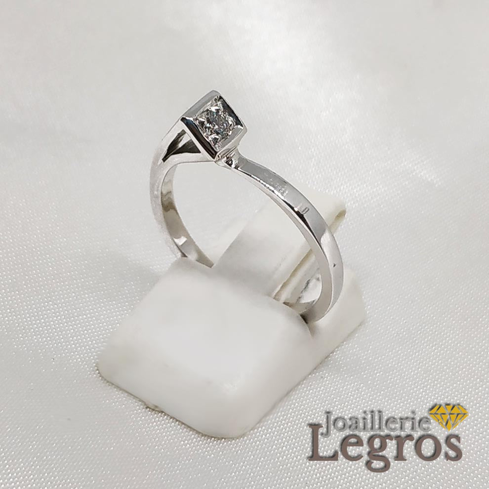 Bijou Bague Clou à ferrer Or blanc 18 carats et son diamant joaillerie legros bijouterie