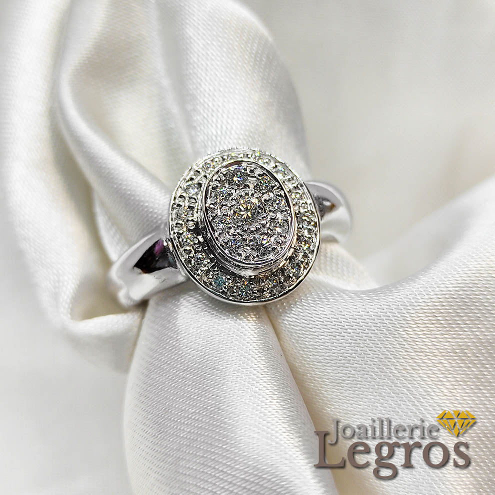 Bijou Bague diamants or blanc 18 carats entourage et pavage diamants "blanc pétillant" joaillerie legros bijouterie