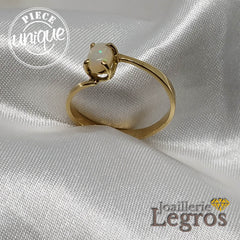 Bijou Bague or jaune 18 carats et son opale blanche joaillerie legros bijouterie