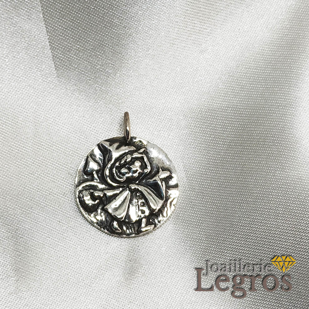 Bijou Médaille "La petite fille au panier" enfant en argent 925 joaillerie legros bijouterie