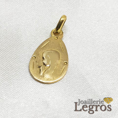 Bijou Médaille de la vierge Marie en or jaune 18 carats forme poire joaillerie legros bijouterie