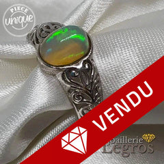 Bijou Bague or gris effet dentelle et son opale d'éthiopie joaillerie legros bijouterie