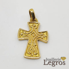 Bijou Pendentif croix arabesques or jaune 18 carats joaillerie legros bijouterie