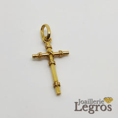 Bijou Pendentif croix et liens or jaune 18 carats joaillerie legros bijouterie