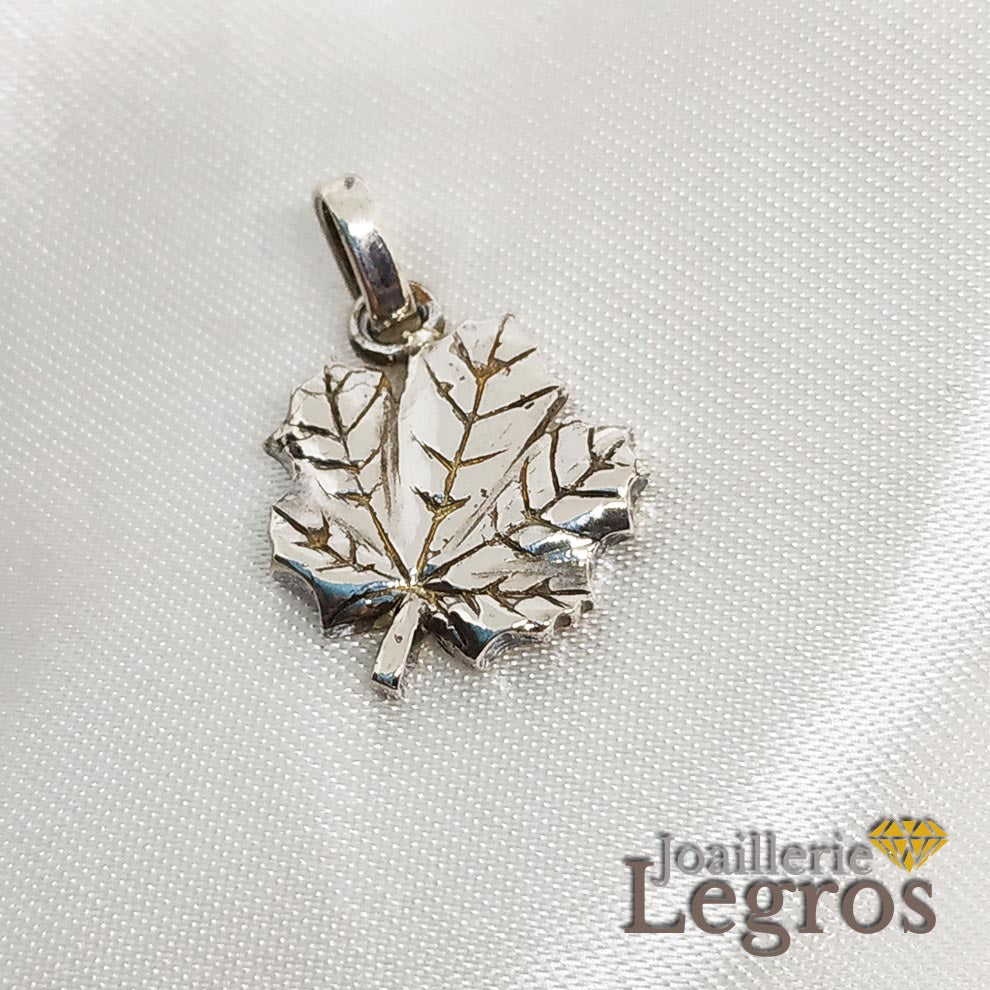 Bijou Pendentif Feuille d'érable en demi volume en argent 925 joaillerie legros bijouterie
