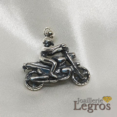 Bijou Pendentif motard sur moto routière roadster en argent 925 joaillerie legros bijouterie