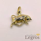 Bijou Pendentif taureau en volume en or jaune 18 carats joaillerie legros bijouterie